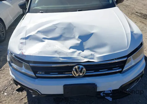 2020 Volkswagen Tiguan 2.0T Se/2.0T Se R-Line Black/2.0T Sel z USA, uszkodzony, nr VIN 3VV2B7AX8LM160329